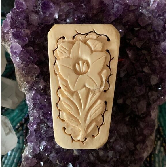 Vintage Dress Clip, Off White, Unstamped - Picture 1 of 3